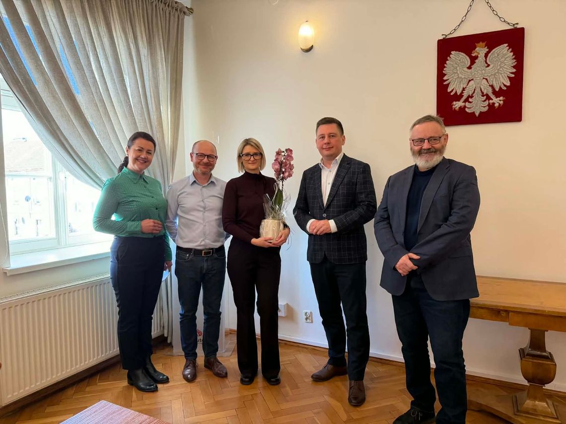 Nowa dyrektor ZGK w Bierutowie! Burmistrz publicznie podziękował Aleksandrze Kołek