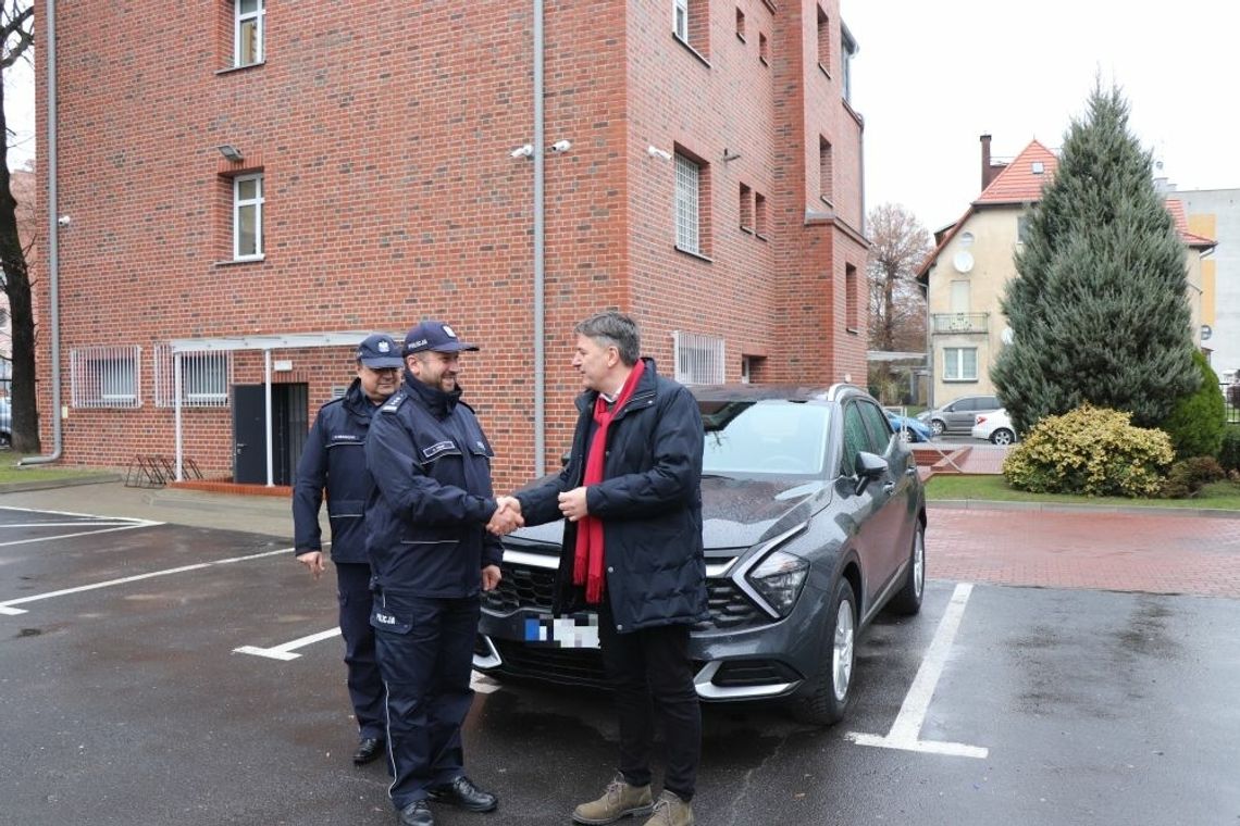 Nowe radiowozy w Oleśnicy i Twardogórze