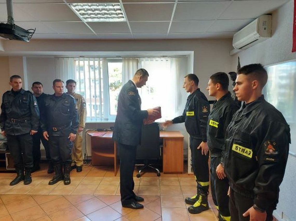 Nowi strażacy w komendzie w Oleśnicy