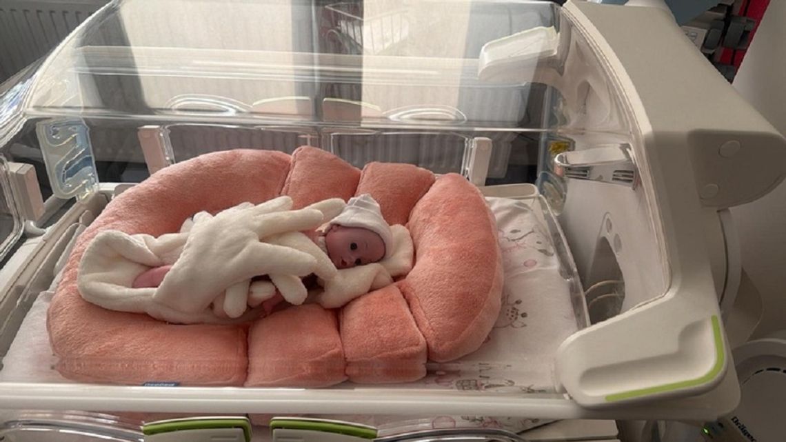 Noworodki w oleśnickim szpitalu otrzymały innowacyjne otulacze od Lions i Rotary