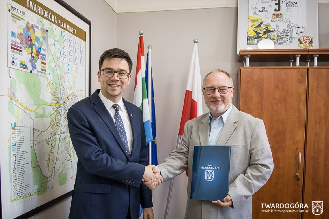 Nowy dyrektor Pałacu Kultury. Burmistrz wręczył nominację Nowy dyrektor Pałacu Kultury. Burmistrz wręczył nominację
