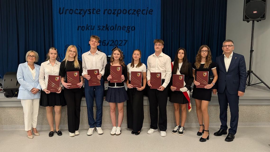 Rozpoczęli rok szkolny w Sycowie. Najlepsi uczniowie odebrali Stypendia Starosty