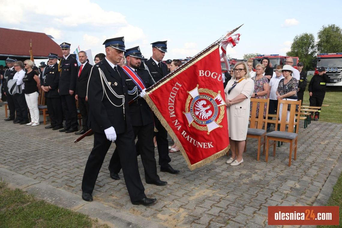 Nowy sztandar dla strażaków /WIDEO/