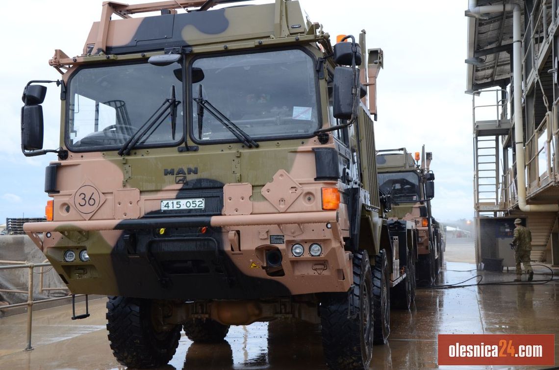 Kolumny czołgów i uzbrojeni żołnierze – zakaz fotografowania
