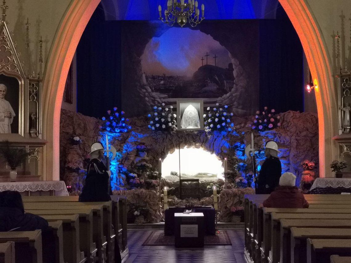 Od Wielkiego Piątku do Wielkiej Soboty – druhowie z Twardogóry na straży tradycji