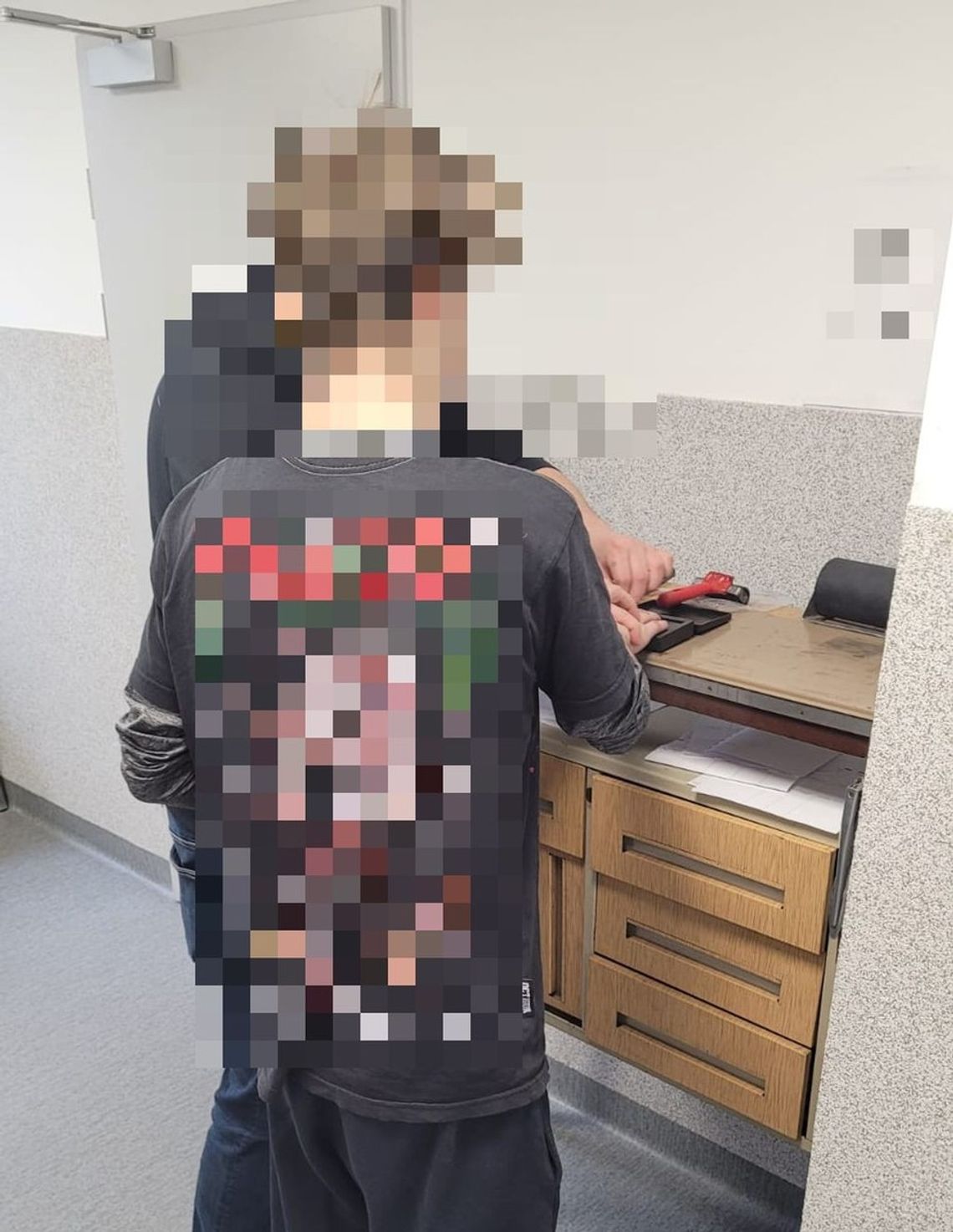 Oleśnica: Dwóch 18-latków zatrzymanych za rozbój – pobili znajomego i zabrali mu telefon Oleśnica: Dwóch 18-latków zatrzymanych za rozbój – pobili znajomego i zabrali mu telefon