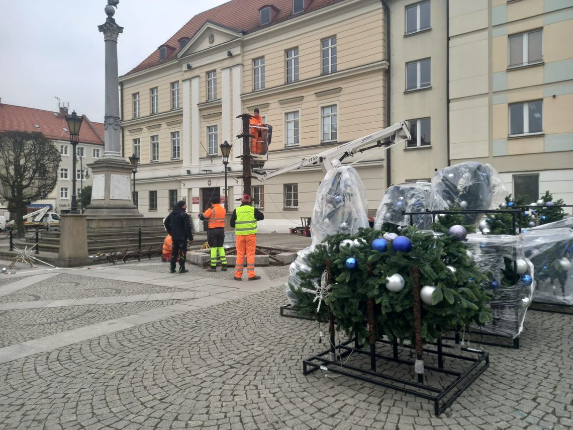 Oleśnica zaczyna świąteczne strojenie Oleśnica zaczyna świąteczne strojenie