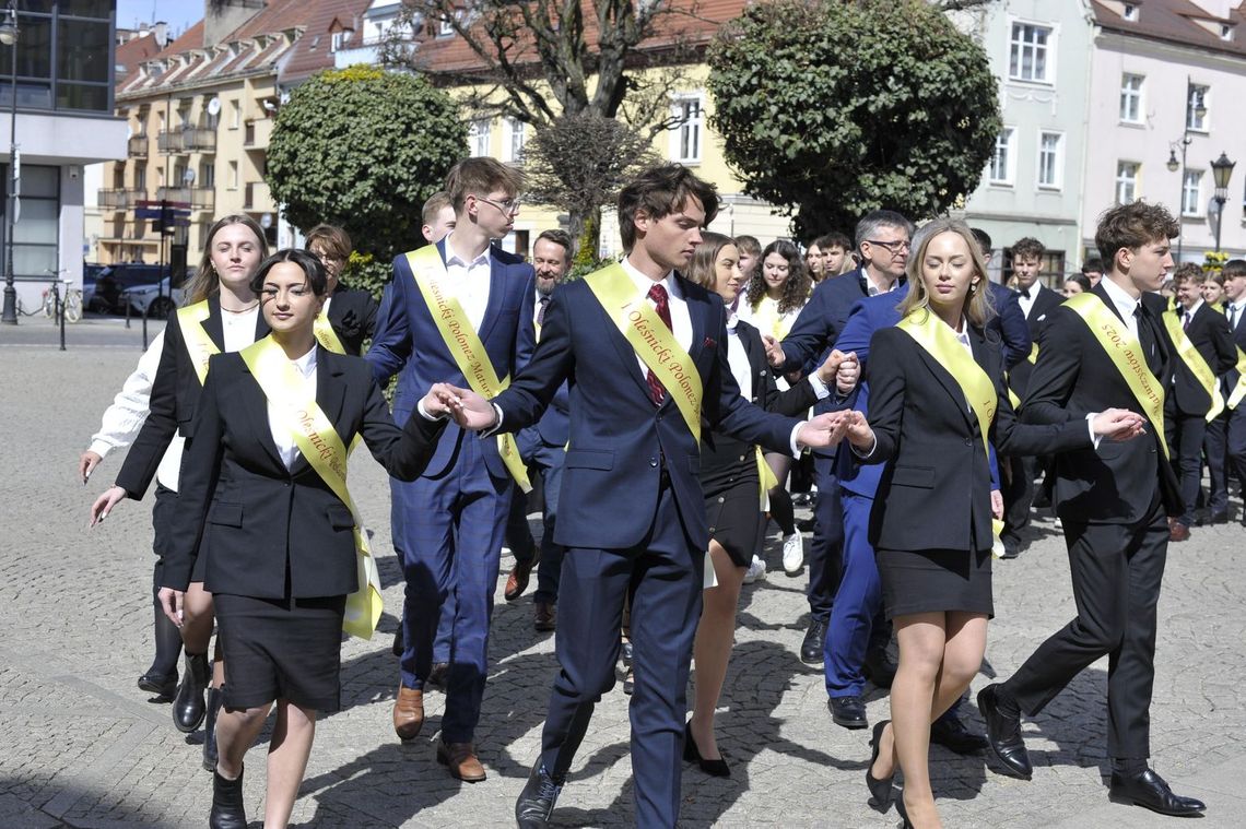 Oleśnica zatańczy! II Polonez Maturzystów już w piątek na Placu Zwycięstwa Oleśnica zatańczy! II Polonez Maturzystów już w piątek na Placu Zwycięstwa