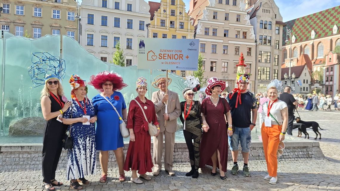 Oleśniccy seniorzy na Marszu Kapeluszy we Wrocławiu Oleśniccy seniorzy na Marszu Kapeluszy we Wrocławiu