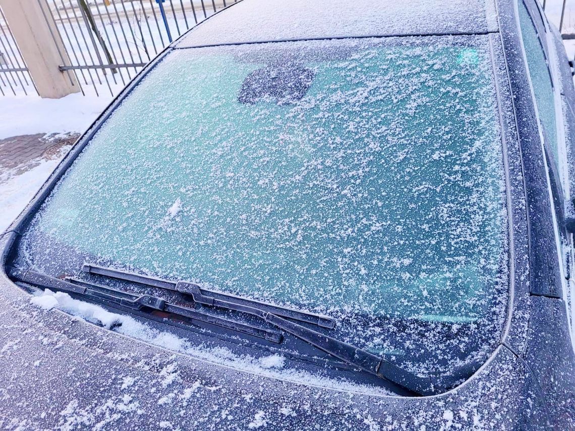 Nie zapomnij odśnieżyć samochodu!