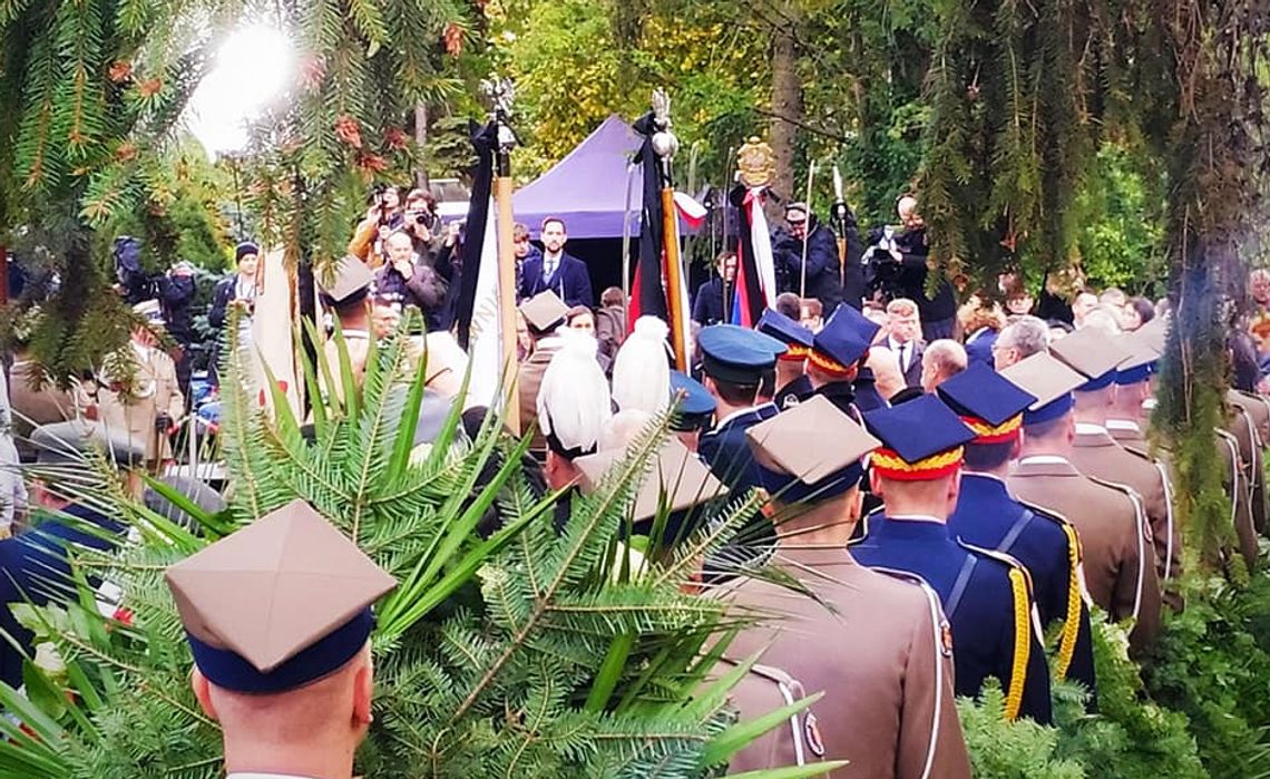 Oleśnicki radny na pogrzebie Kornela Morawieckiego