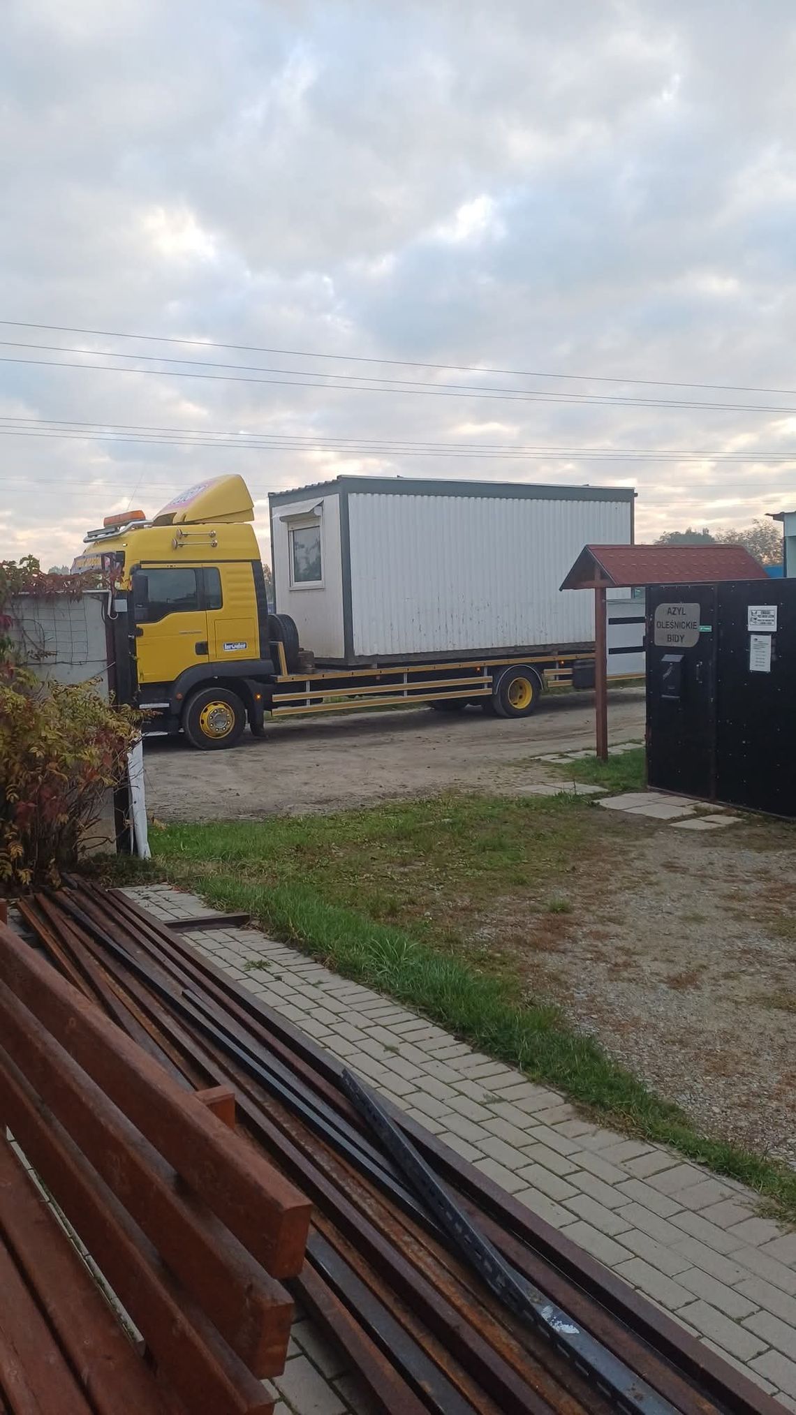 Oleśnickie Bidy mają nowy kontener dzięki sponsorowi z Ameryki