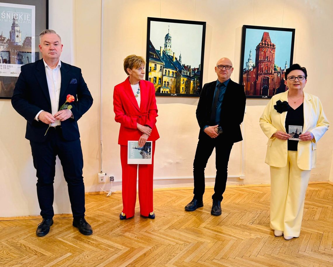 „Oleśnickie zabytki w obrazach”. Wernisaż wystawy Jarosława Kiełbasiewicza na Zamku Książęcym