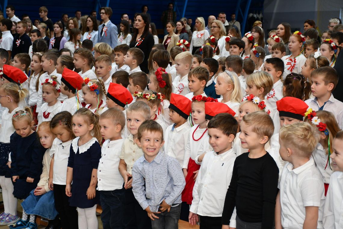 Osiem dekad Szkoły Podstawowej w Sokołowicach Osiem dekad Szkoły Podstawowej w Sokołowicach