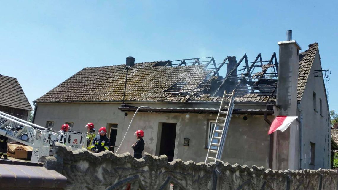 OSP z Twardogóry gasi pożar w Bukowicach OSP z Twardogóry gasi pożar w Bukowicach