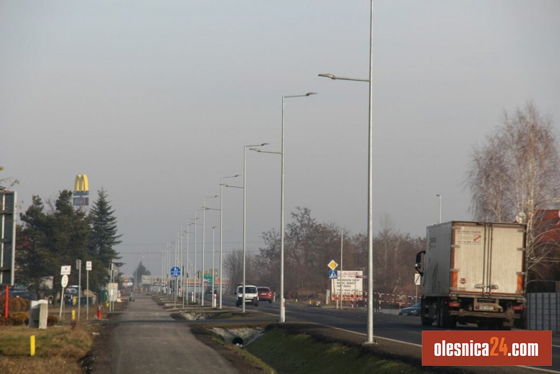 Oświetlili Dobroszycką. Po dwóch miesiącach...