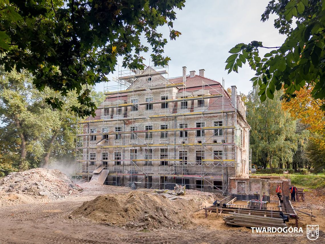 Pałac w Twardogórze przechodzi wielką metamorfozę Pałac w Twardogórze przechodzi wielką metamorfozę