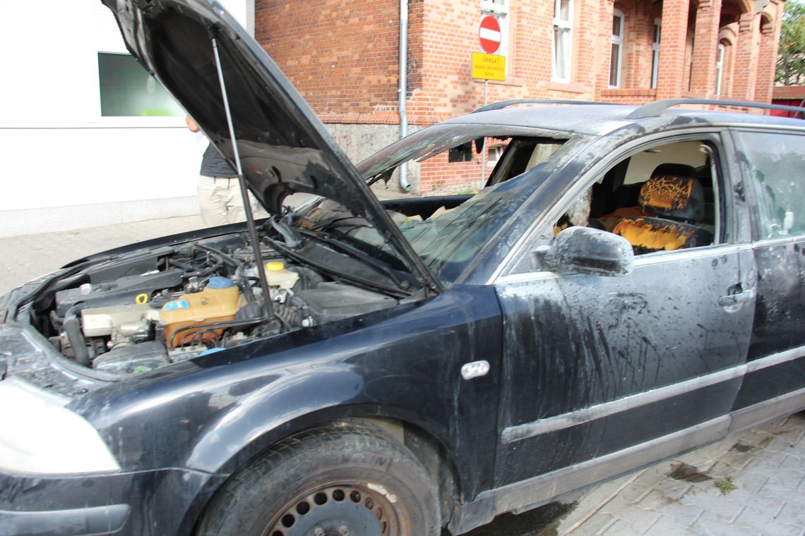 Paliło się auto na rondzie w Oleśnicy