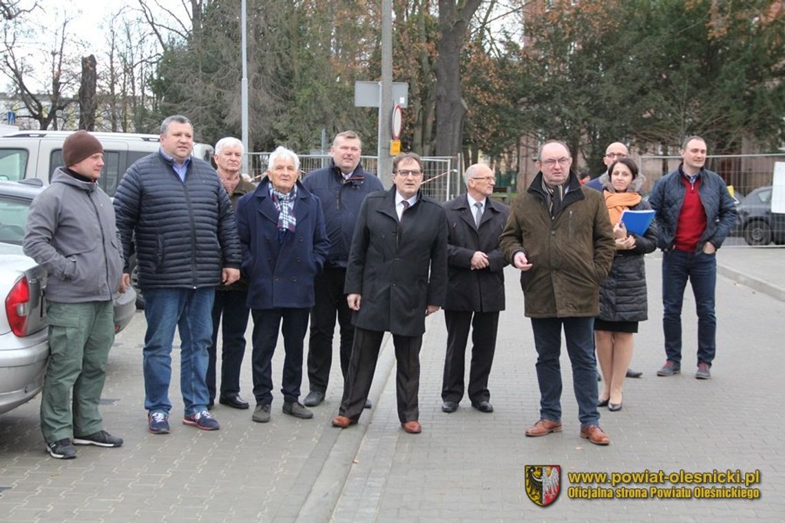 Parking przy szpitalu w Oleśnicy oddany do użytku