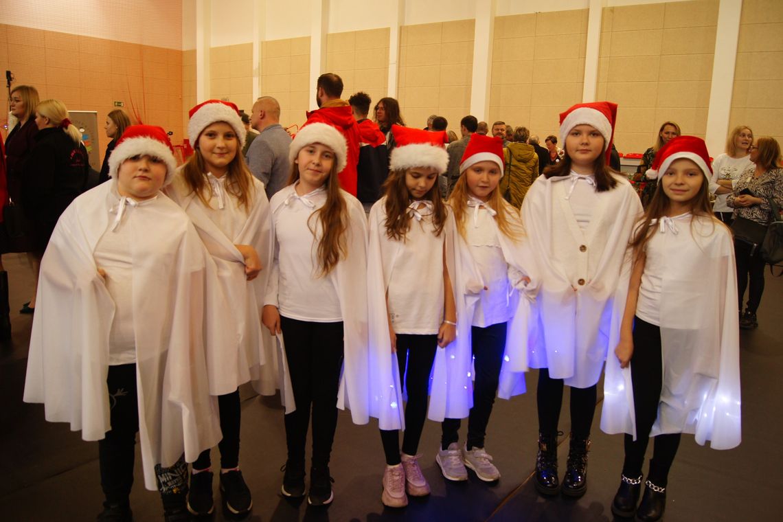 Pastorałki na Jarmarku w hali w Oleśnicy 