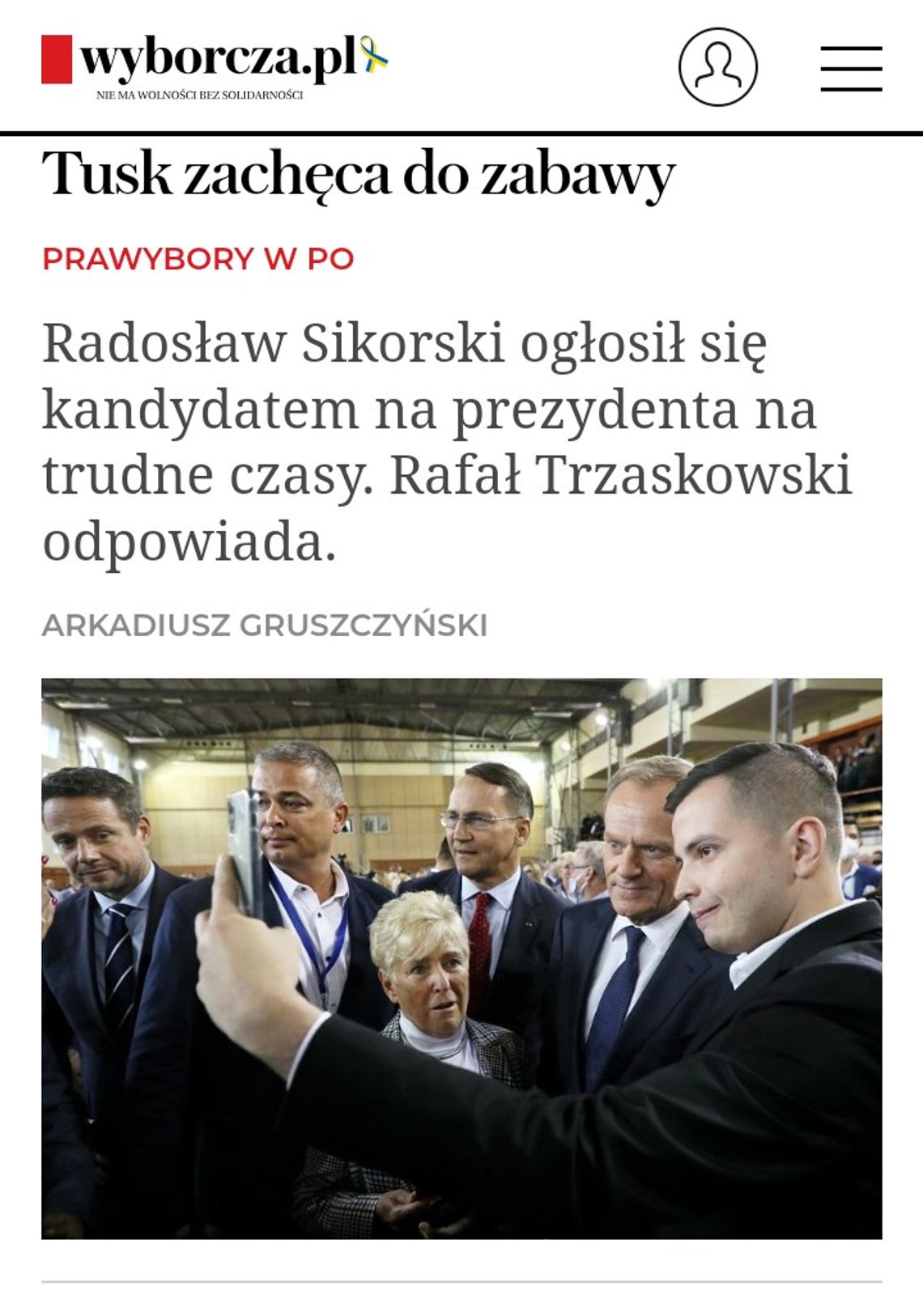 Paszkowski na zdjęciu z Tuskiem, Sikorskim i Trzaskowskim