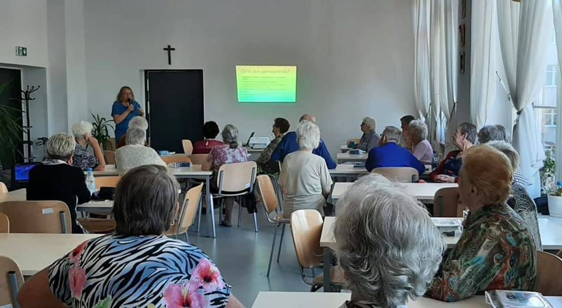 Pielęgniarka i radna gościem oleśnickich seniorów