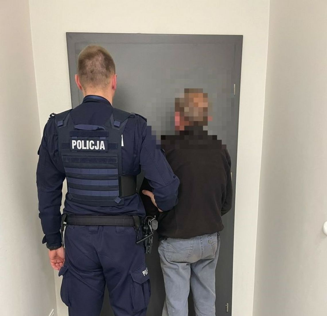 Pijany kierowca chciał dać policjantom łapówkę "na kolację"