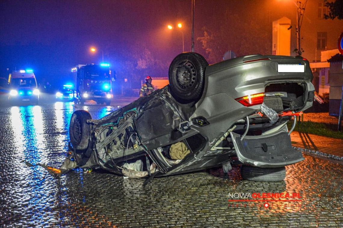 Pijany kierowca uderzył w ogrodzenie, a potem dachował