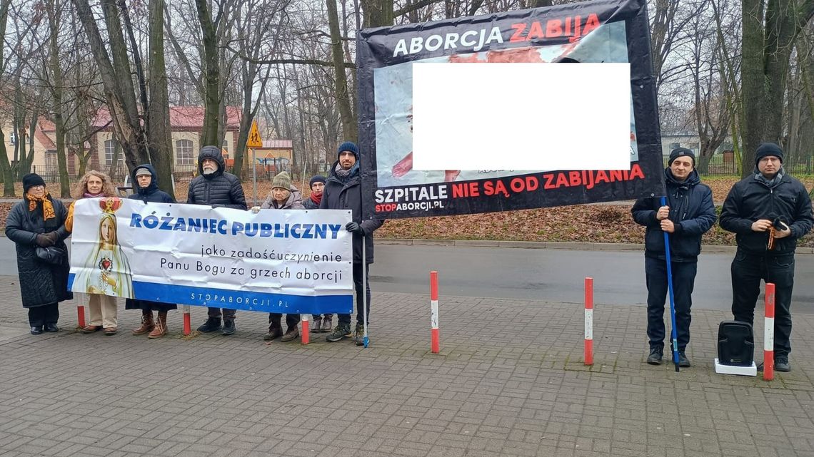 Pikieta modlitewna przed szpitalem w Oleśnicy