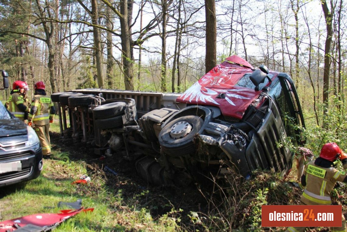 Pilne! Zderzenie dwóch aut na drodze do Krzeczyna