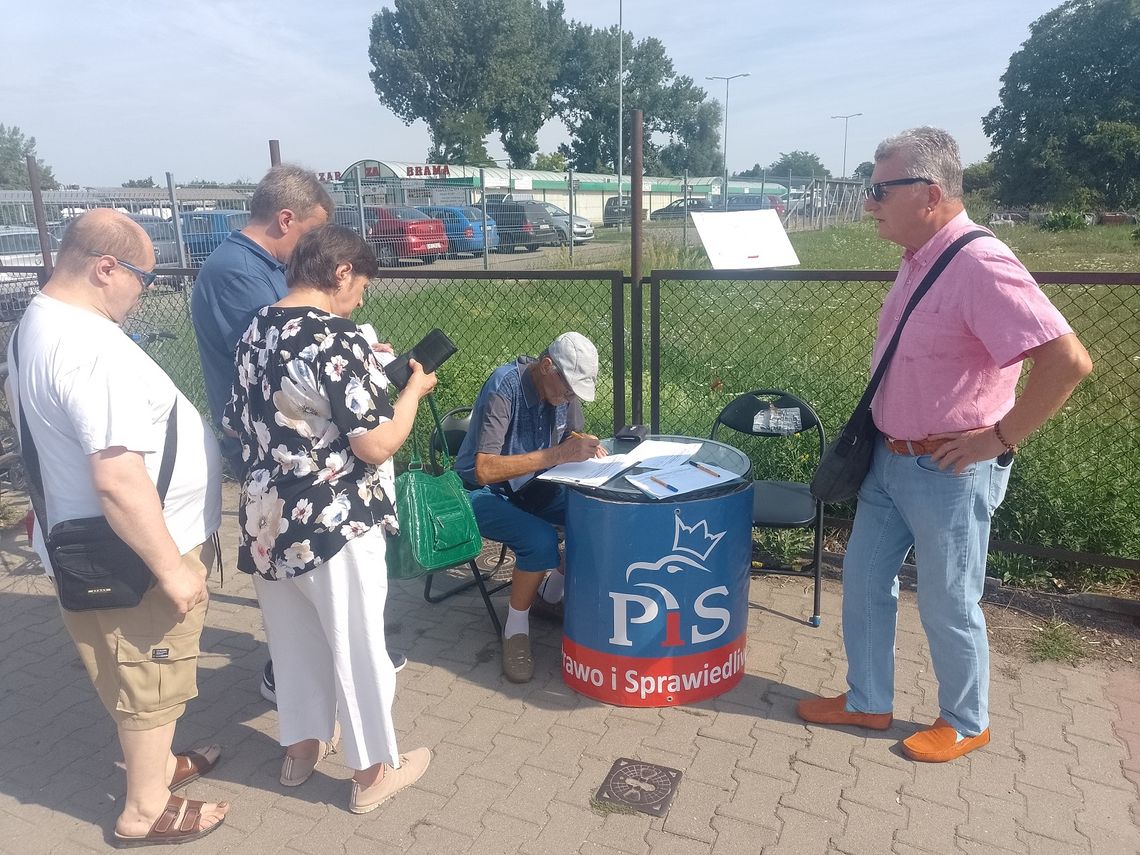 PiS zbiera podpisy PiS zbiera podpisy