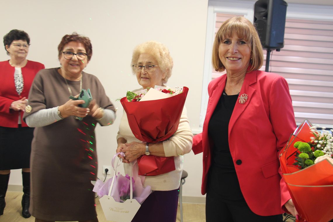 Po 80 latach wrócili do wspomnień. Łzy i kolędy w Dąbrowie