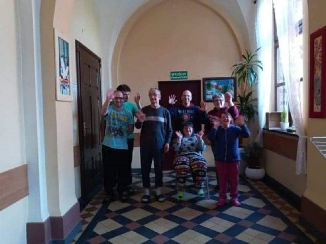 Podopieczni Caritasu w Dobroszycach pozdrawiają