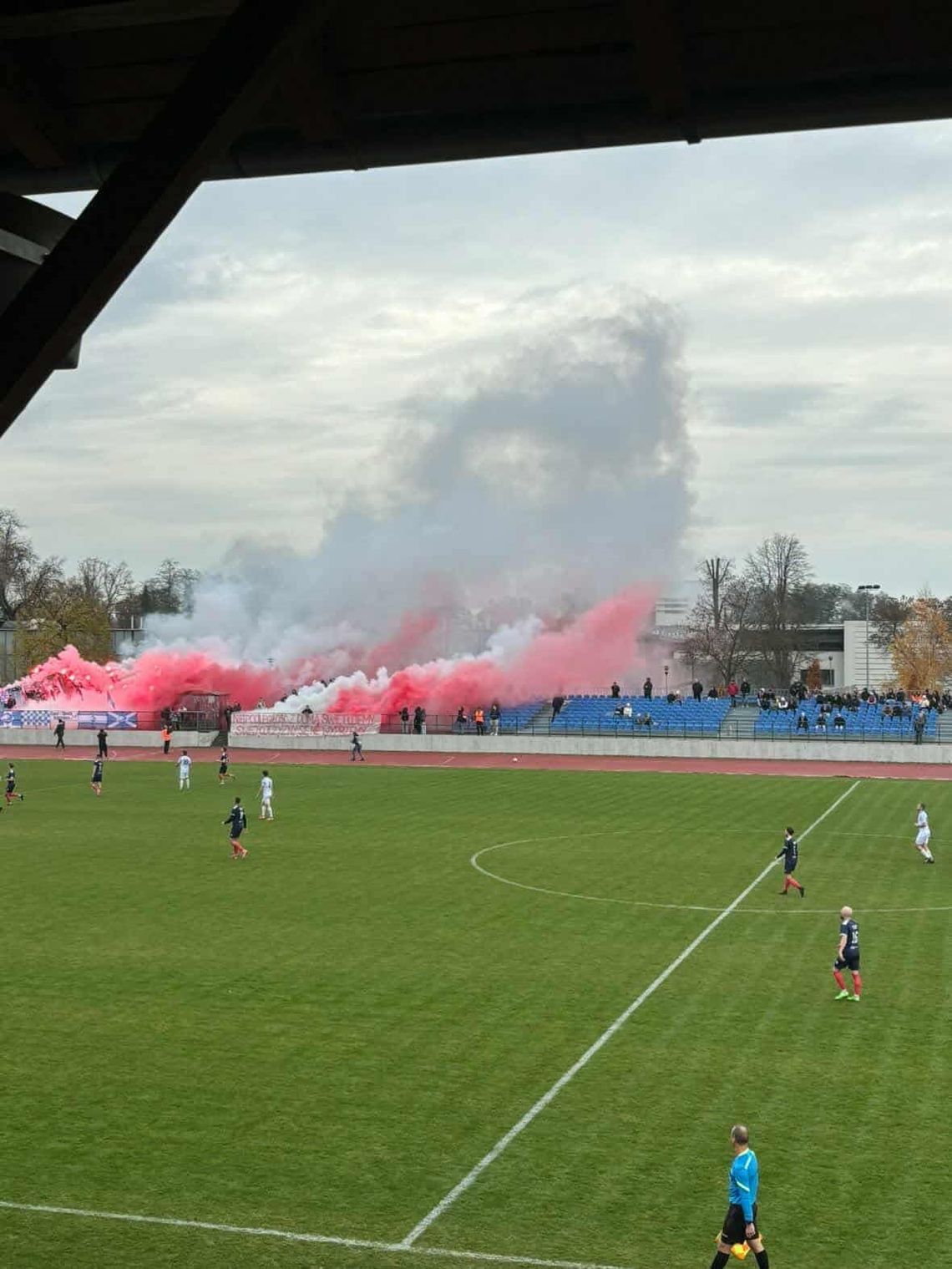 Pogoń Oleśnica ukarana za race na meczu z Polarem Wrocław Pogoń Oleśnica ukarana za race na meczu z Polarem Wrocław