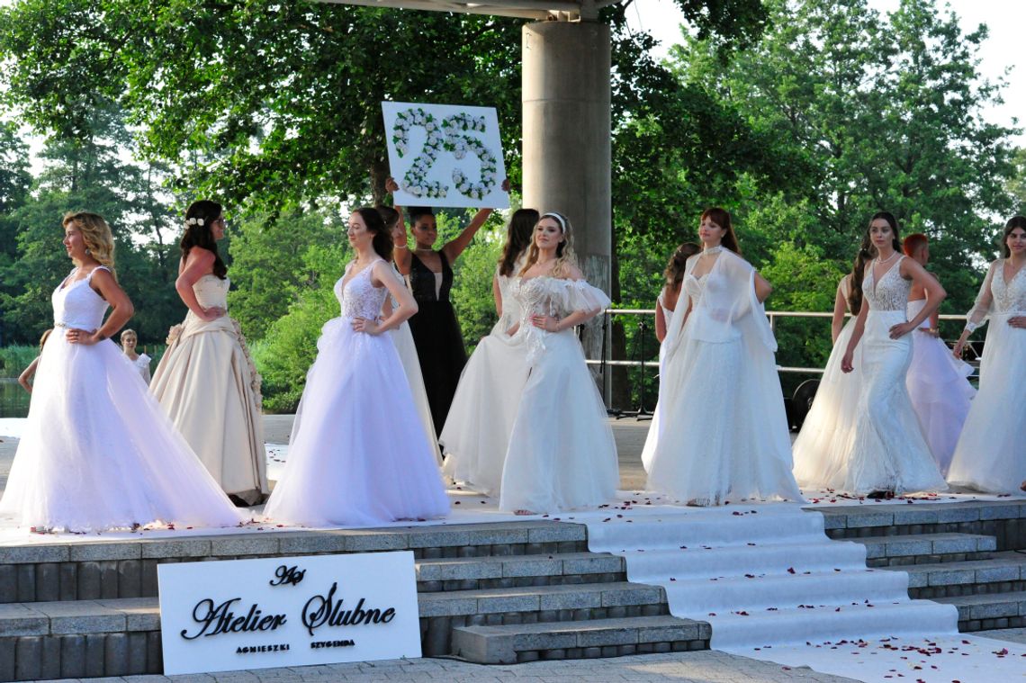 Pokaz sukni ślubnych z atelier Agnieszki Szygendy