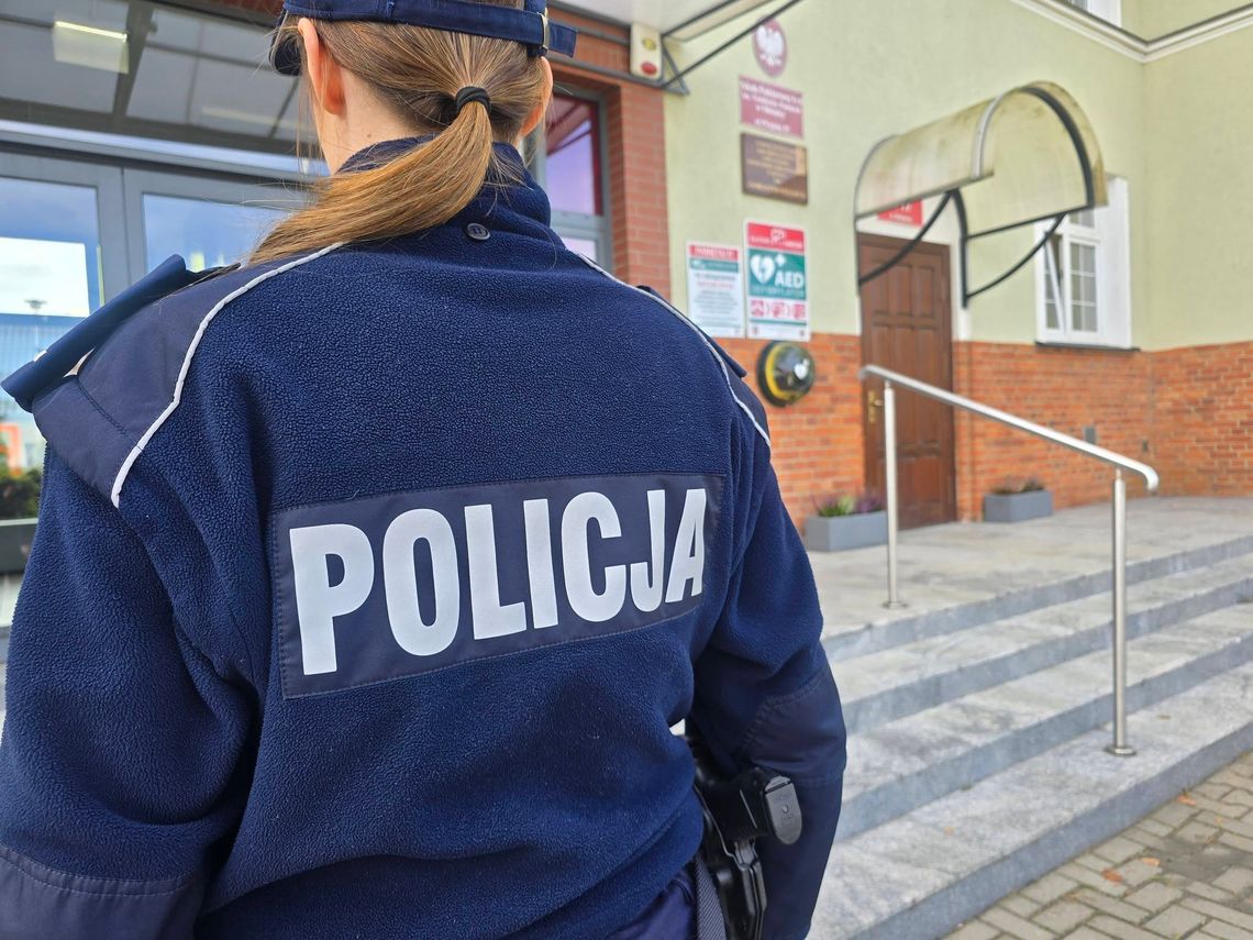 Policjanci z Oleśnicy przeczesują rejony szkół od samego rana! Policjanci z Oleśnicy przeczesują rejony szkół od samego rana!