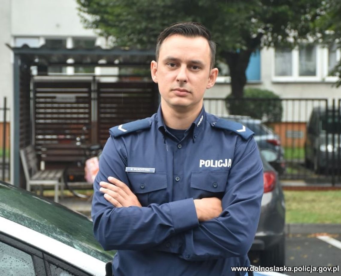 Policjant ruszył na pomoc ofiarom pożaru