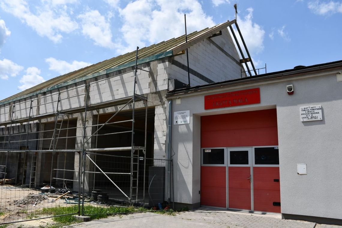 Półmetek prac w Ligocie Małej - budynek remizy jest już w stanie surowym otwartym