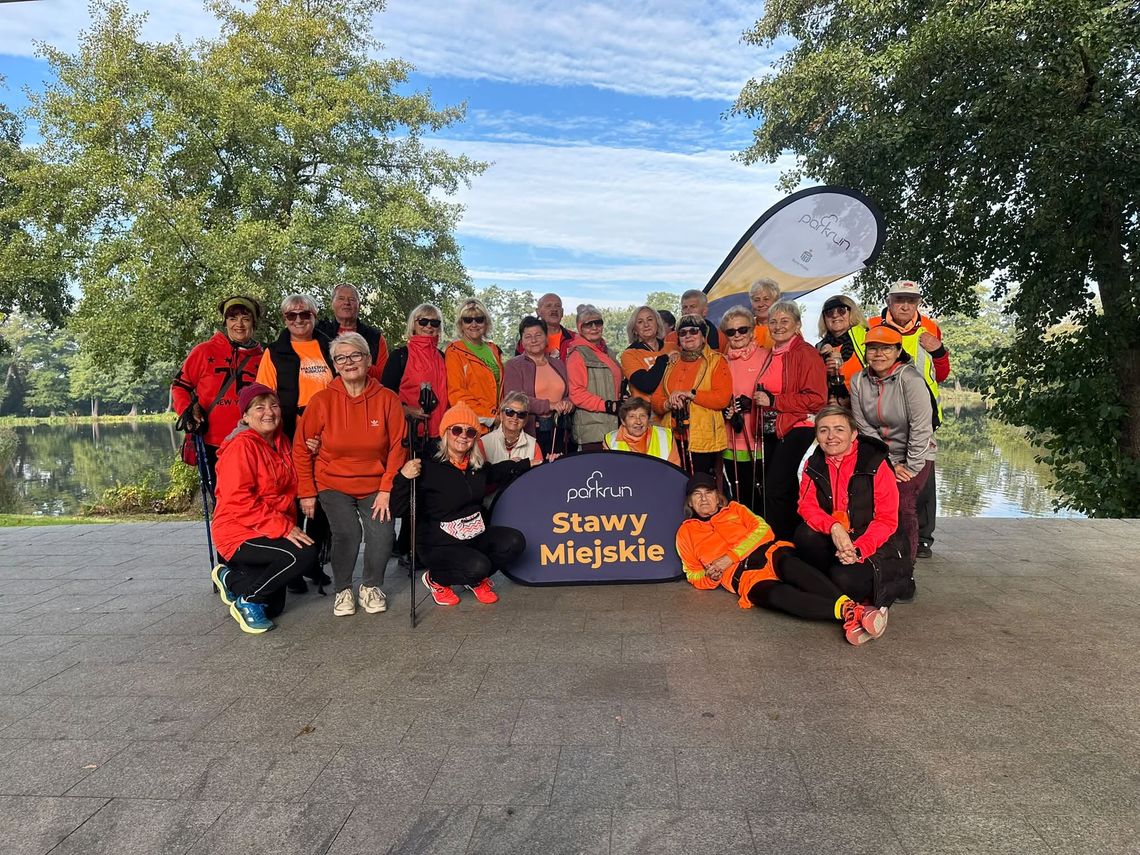 Pomarańczowe świętowanie w Oleśnicy. Seniorzy uczcili 15. urodziny Parkrun Polska Pomarańczowe świętowanie w Oleśnicy. Seniorzy uczcili 15. urodziny Parkrun Polska