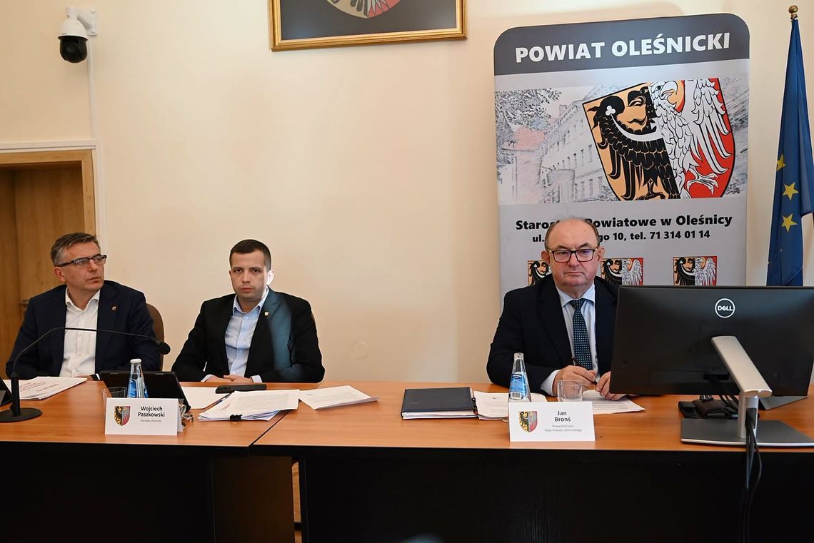 Pomoc instytucjonalna w powiecie oleśnickim. Radni poznali sytuację placówek i rodzin zastępczych Pomoc instytucjonalna w powiecie oleśnickim. Radni poznali sytuację placówek i rodzin zastępczych