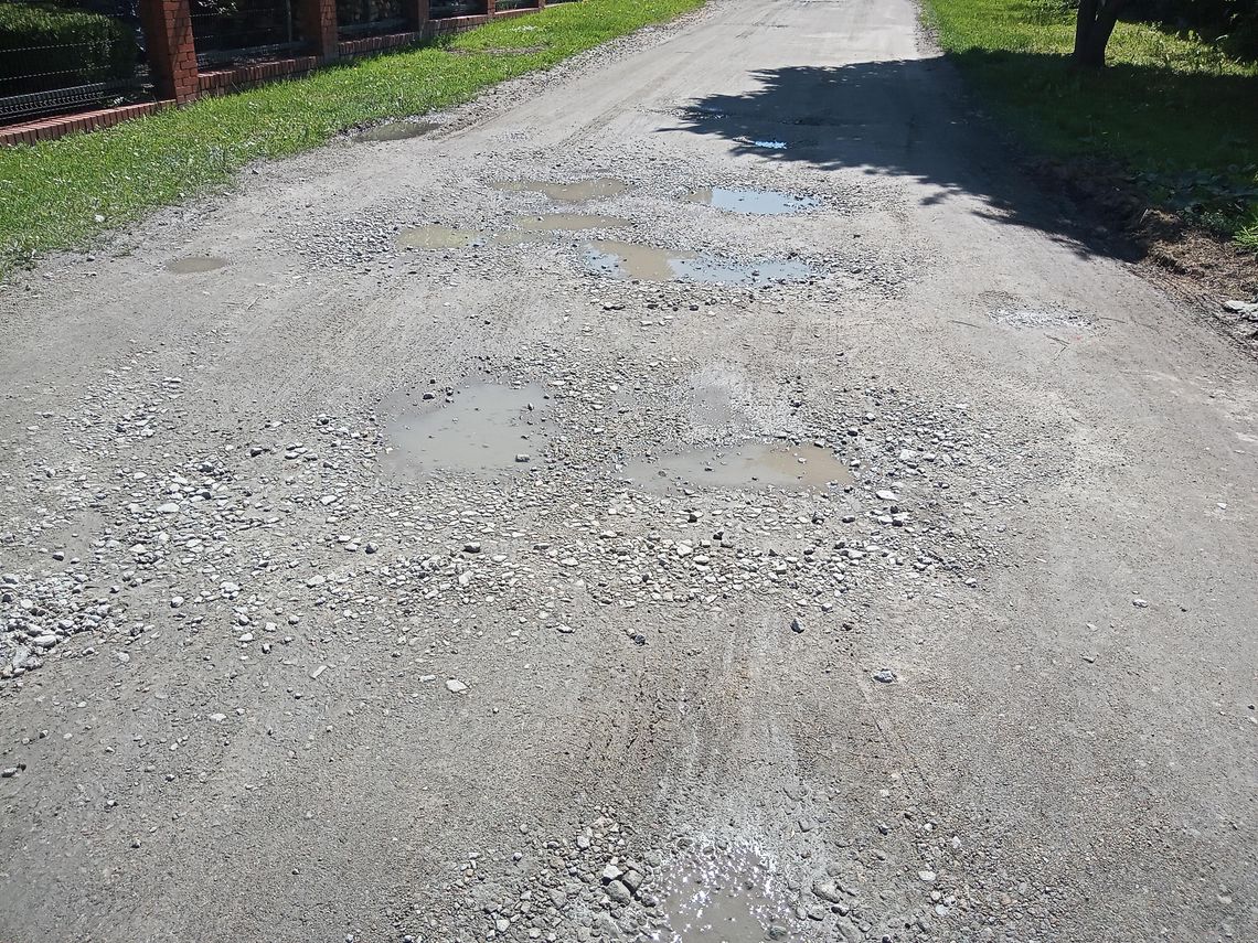 Ponad 6 lat toną w błocie na Starych Ratajach...