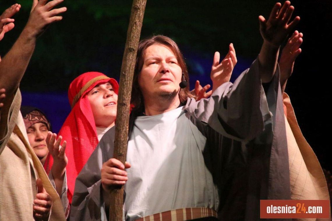 Ponad 80 osób na scenie, łzy na widowni. Przeżyli Misterium Męki Pańskiej jak nigdy dotąd” Ponad 80 osób na scenie, łzy na widowni. Przeżyli Misterium Męki Pańskiej jak nigdy dotąd”