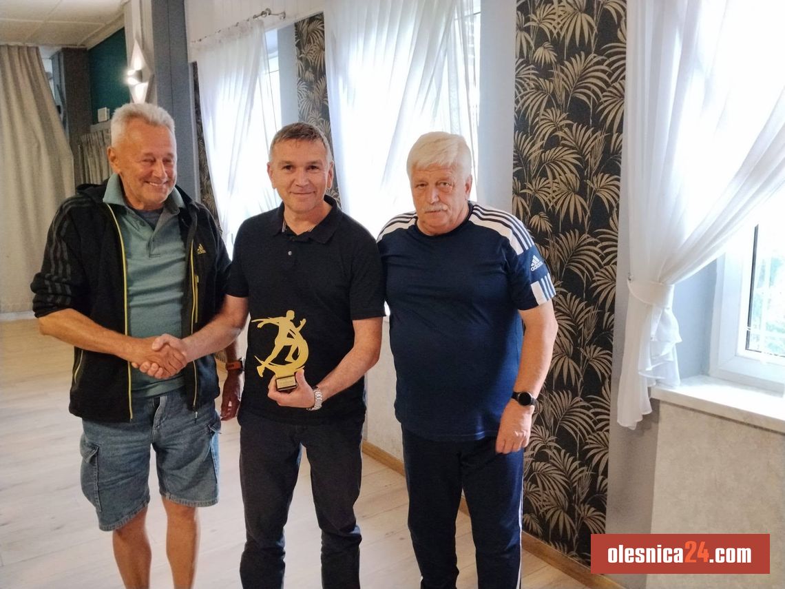 Poseł Arkadiusz Sikora wyróżniony przez organizatorów Memoriału płk. Wiesława Kiryka Poseł Arkadiusz Sikora wyróżniony przez organizatorów Memoriału płk. Wiesława Kiryka