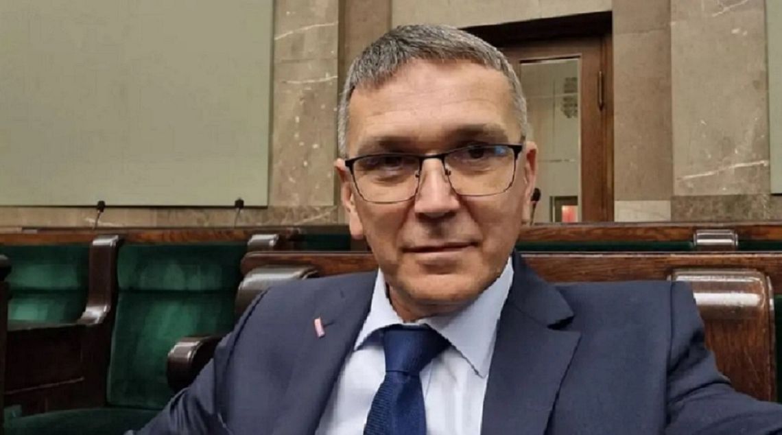 Poseł Lewicy Arkadiusz Sikora porównuje UPA do polskiego podziemia. Nowa Nadzieja: „Skandal i relatywizacja ludobójstwa” Poseł Lewicy Arkadiusz Sikora porównuje UPA do polskiego podziemia. Nowa Nadzieja: „Skandal i relatywizacja ludobójstwa”