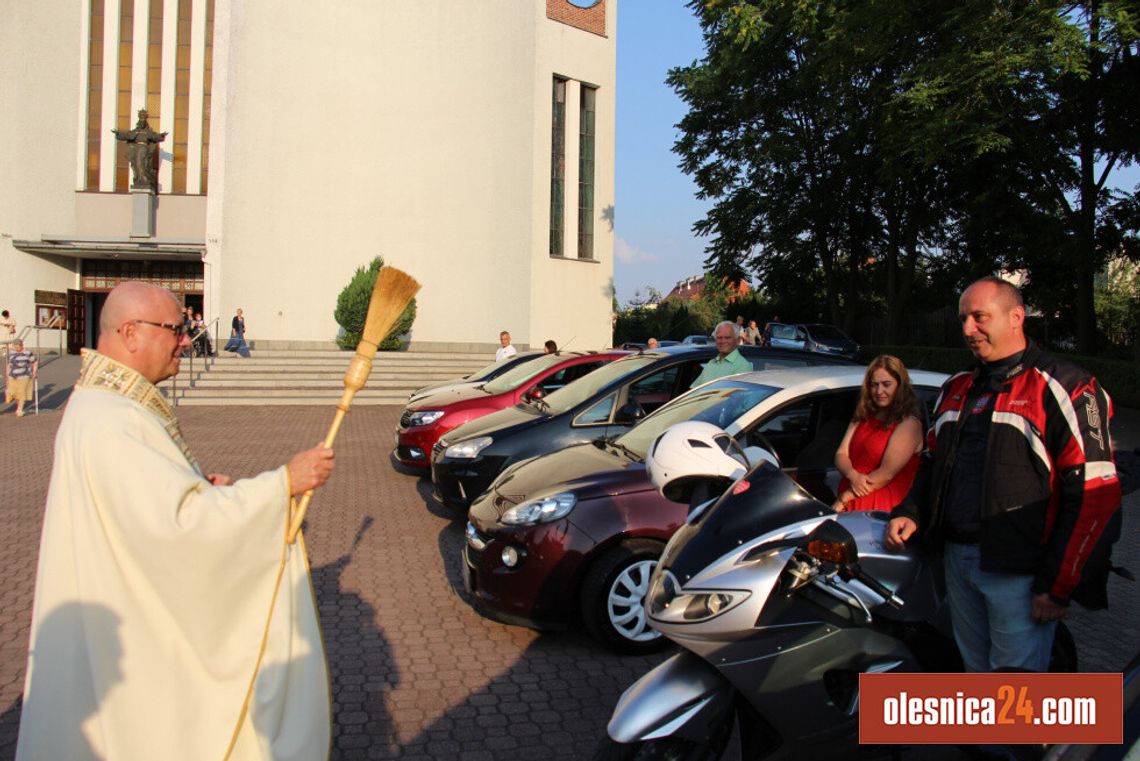 Poświęcenie pojazdów w  parafii NMP Matki Miłosierdzia w Oleśnicy