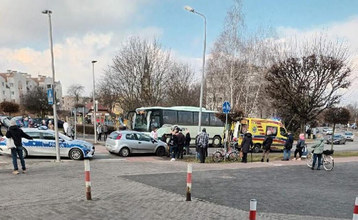 Potrącenie rowerzysty na przejściu dla pieszych