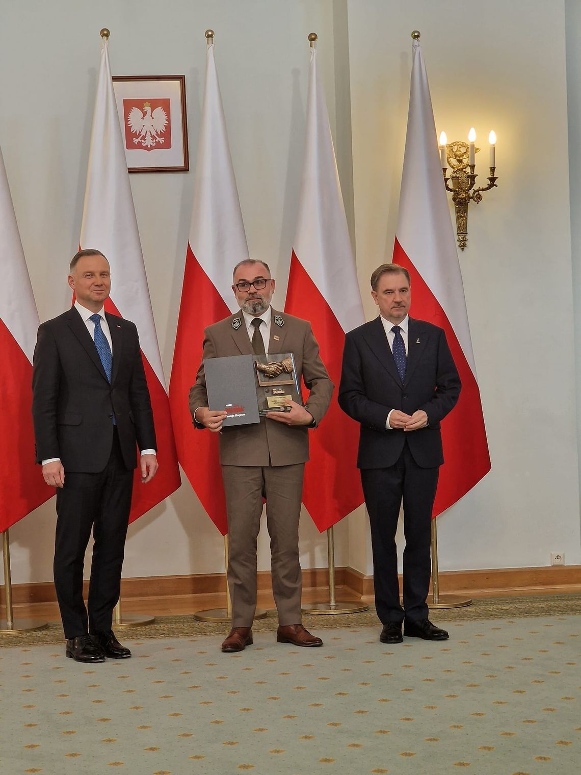 Prezydent Duda wręczył nagrodę leśnikom z Oleśnicy