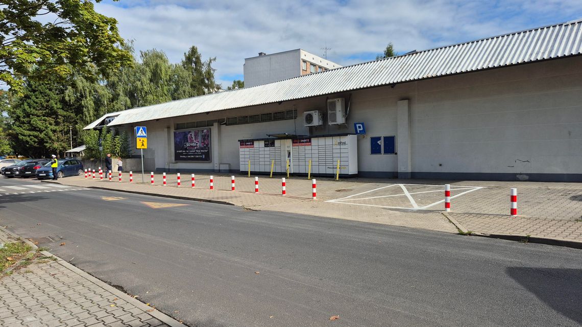 Problemy z parkowaniem. Nowa zatoczka niewiele zmienia Problemy z parkowaniem. Nowa zatoczka niewiele zmienia