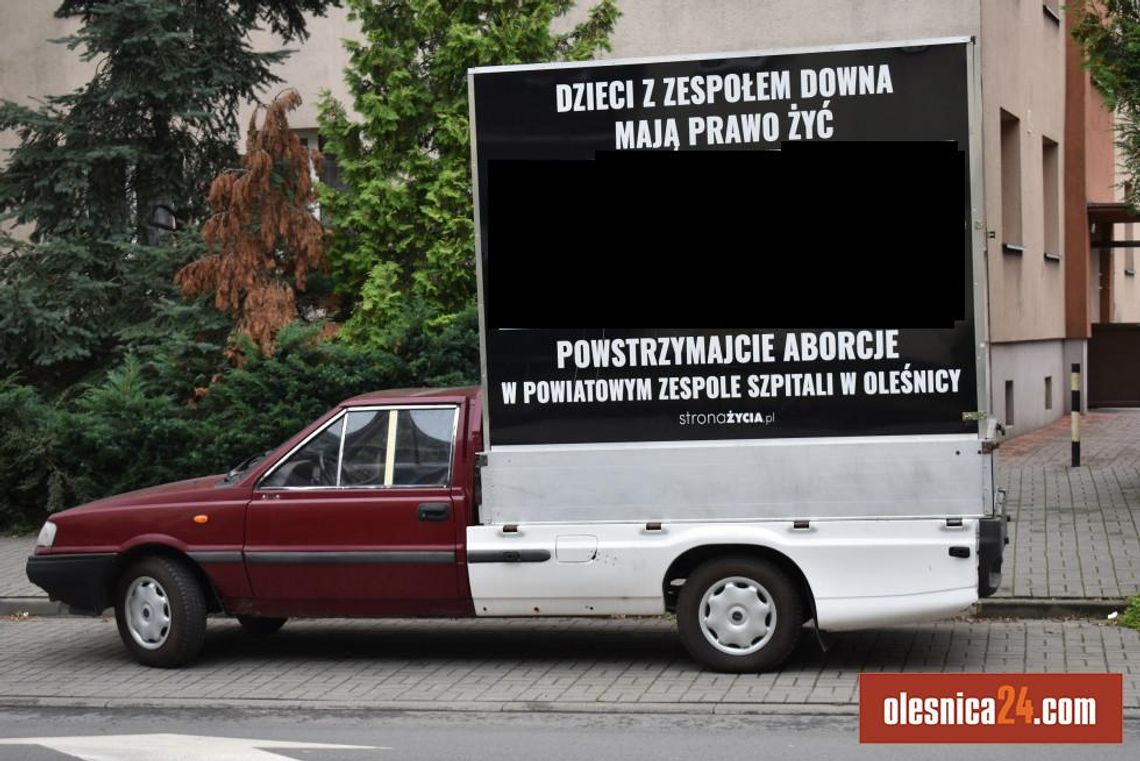 Proliferzy ze swoim antyaborcyjnym polonezem w Oleśnicy wciąż górą