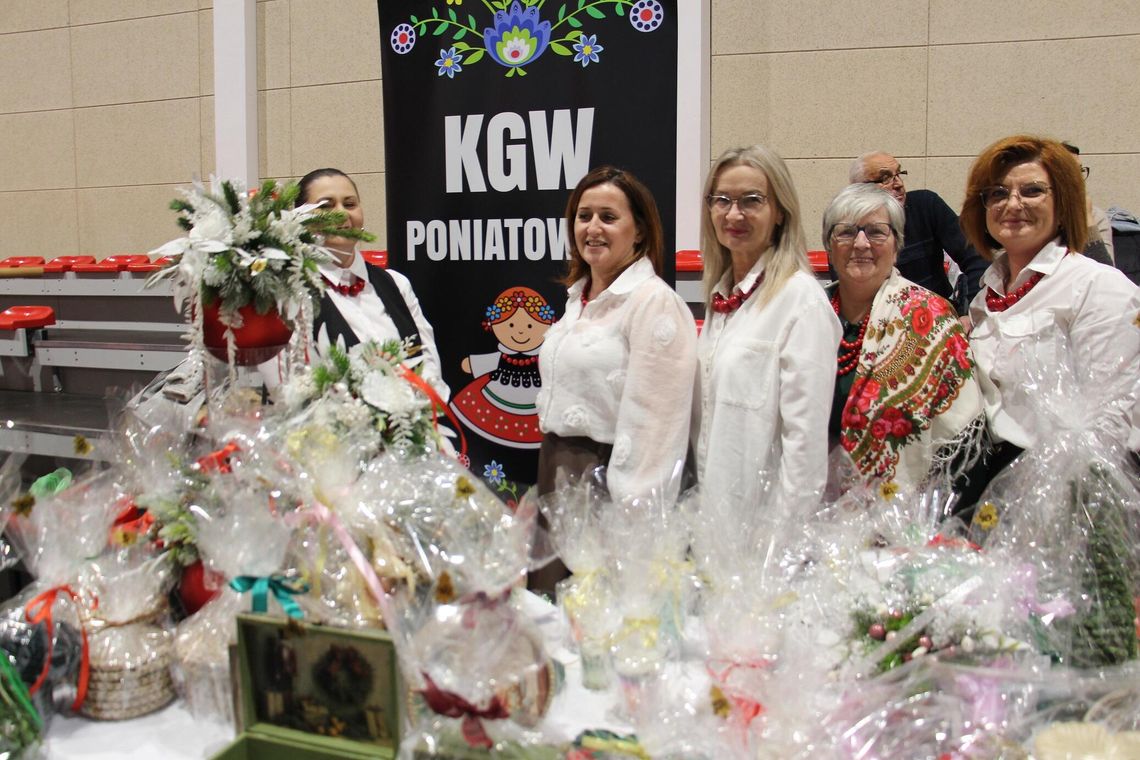 Przedświąteczne śpiewanie i handlowanie w Oleśnicy Przedświąteczne śpiewanie i handlowanie w Oleśnicy